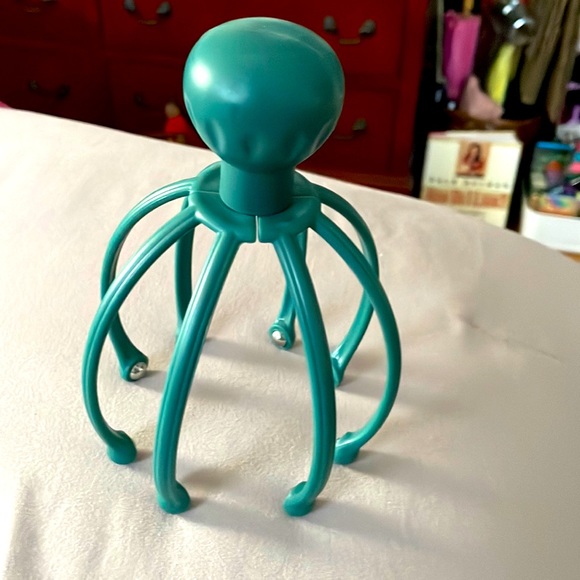 Cyan head scratcher - Picture 1 of 4